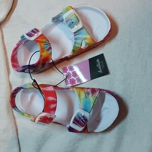 NWT Chatties sandals